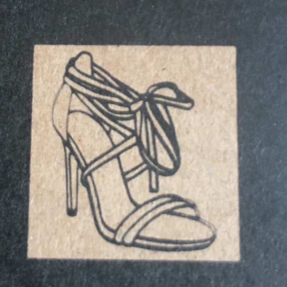 Le Chateau AI22 Black Heels - Picture 2 of 9